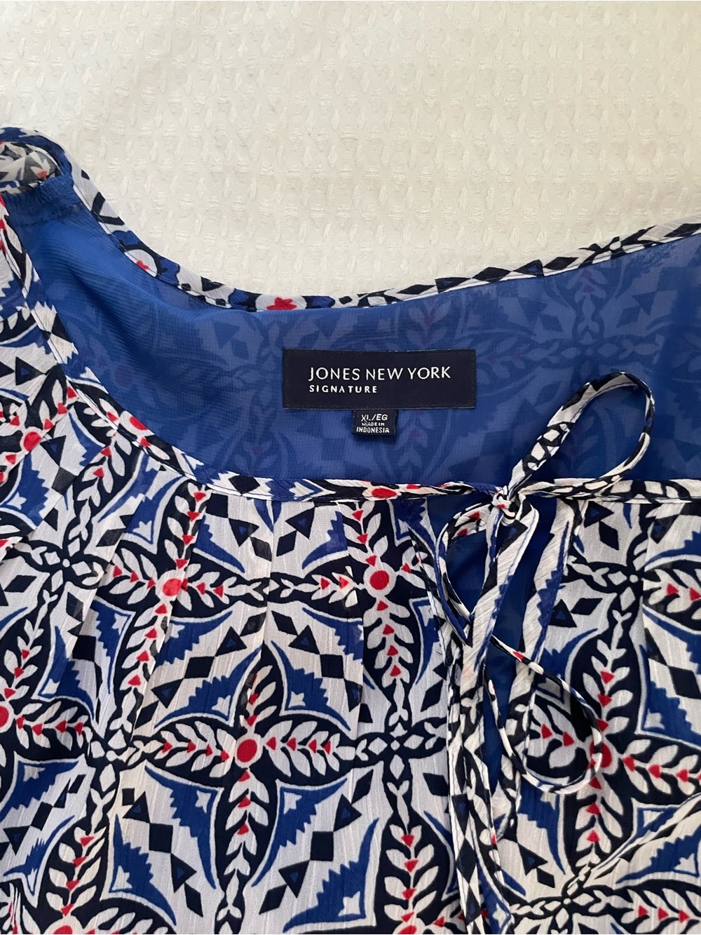 Jones New York Blue and White Printed Tie-Neck Blouse with Red Accents